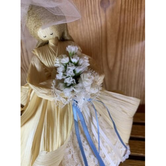 EUC Vtg Nan’s corn husk dolls, Bride W/bouquet, 1991, Lace, Curled Hair, Unique - Picture 2 of 11